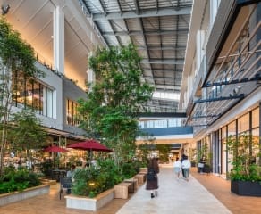 イオンモール白山内観