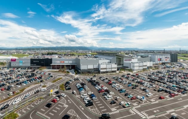 イオンモール白山外観